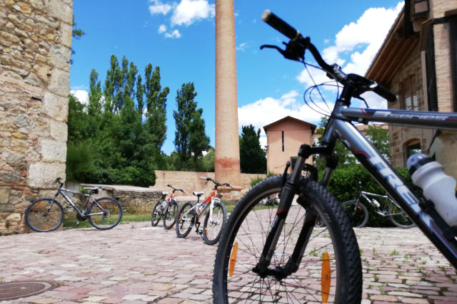 alquilar bicicletas es una de las actividades que se pueden hacer en Morella