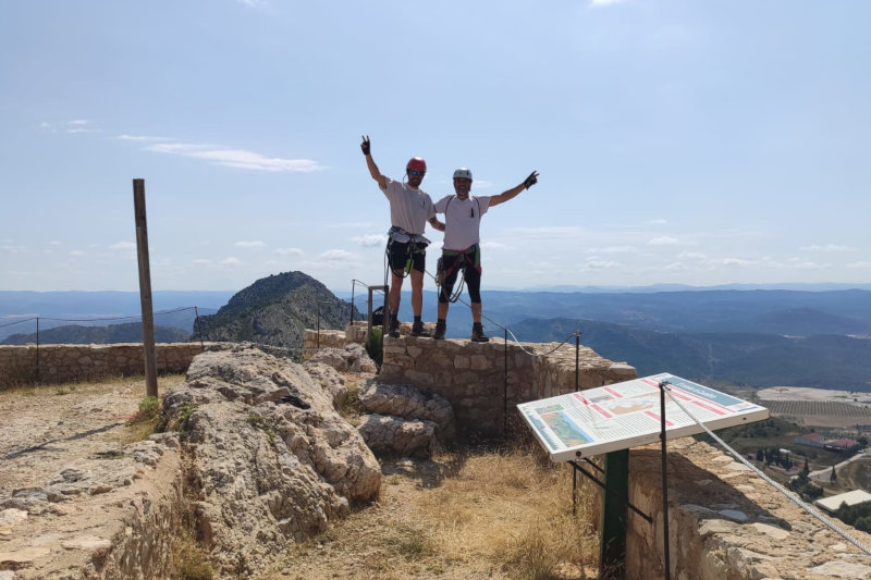 llegada al castillo templario de castellote al final de la vía ferrata