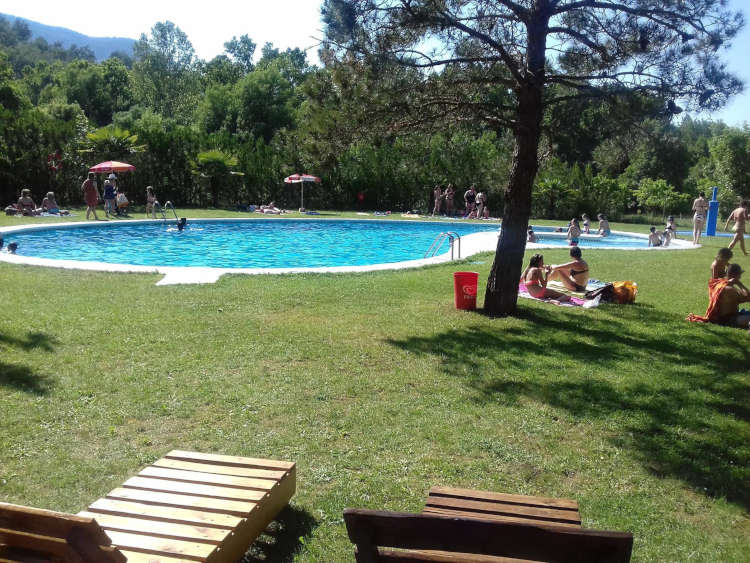 la piscina de la fábrica giner está en el punto de devolución de bicicletas