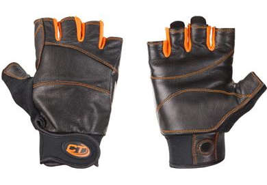 los guantes son muy recomendables para vías ferratas