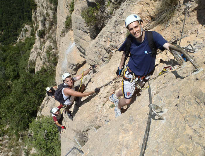 hay que dejar un tramo libre entre ferrateros para evitar accidentes