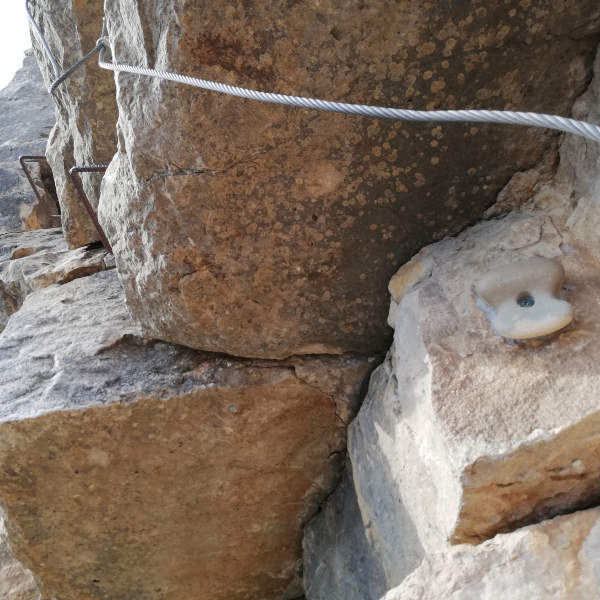 detalle del segundo desplome de la vía ferrata roca del figueral