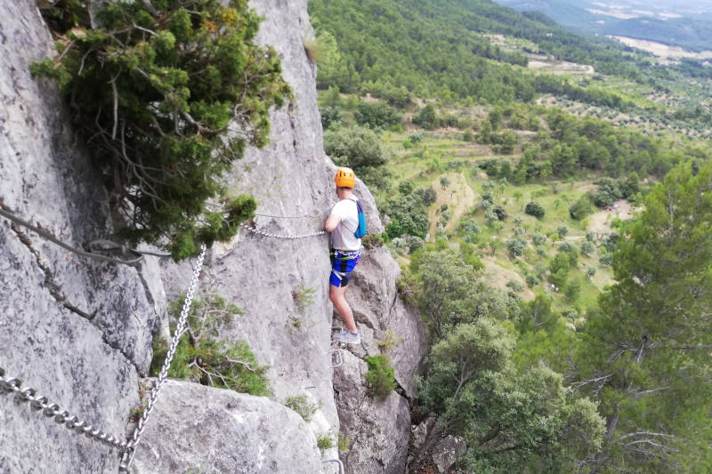 imagen del segundo flanqueo aéreo de la vía ferrata torreta dels moros en fuentespalda