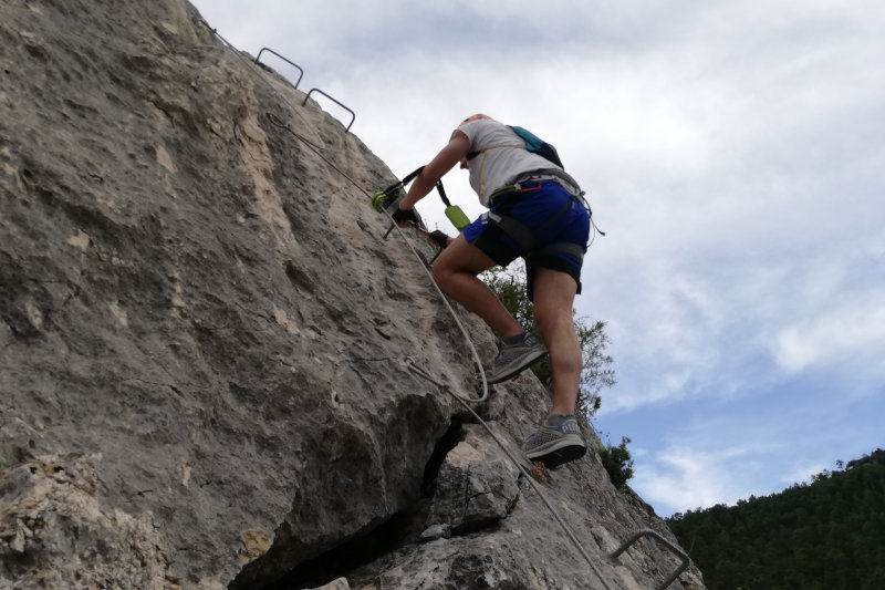 tramo vertical final de la vía ferrata torreta dels moros en fuentespalda