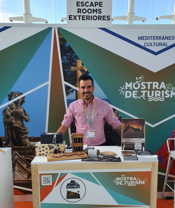 Representante de Escape Morella en la Mostra de turisme de València