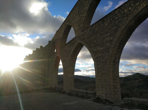 El antiguo acueducto medieval de los Arcos de Santa Llúcia