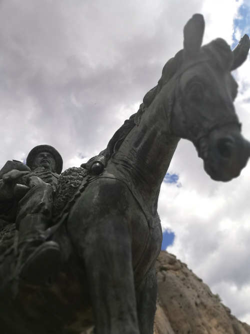 Estatua al general Ramon Cabrera en el recinto militar del castillo de Morella