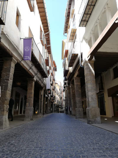 La calle Blasco d'Alagó, centro nerurálgico de Morella